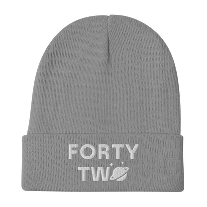 EMBROIDERED BEANIE / FORTY TWO